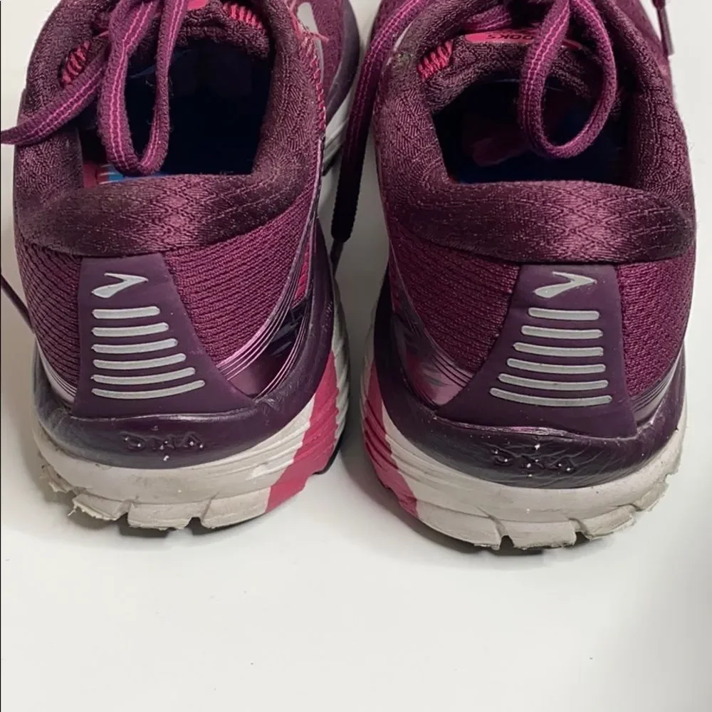 Brooks Women’s Adrenaline GTS 18 Sneakers Size 9